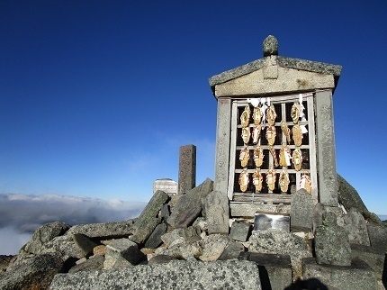 ⑯甲斐駒ヶ岳（2967m）の山頂に着きました。.jpg