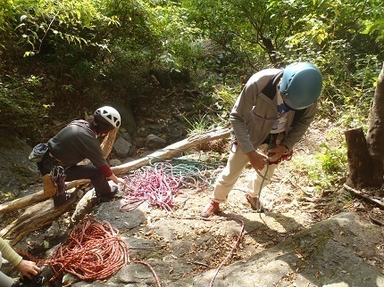 大滝フェースの取付きで準備.jpg